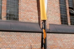 image027