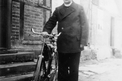 007.Sommerschenburg, Fahrbereit zum Religionsunterricht 30 km - 1932
